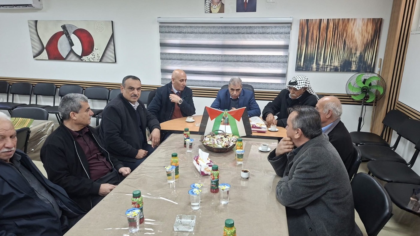 The Governor of Qalqilya visits the municipality of Azzun to discuss service issues, elections, and hospital development.
