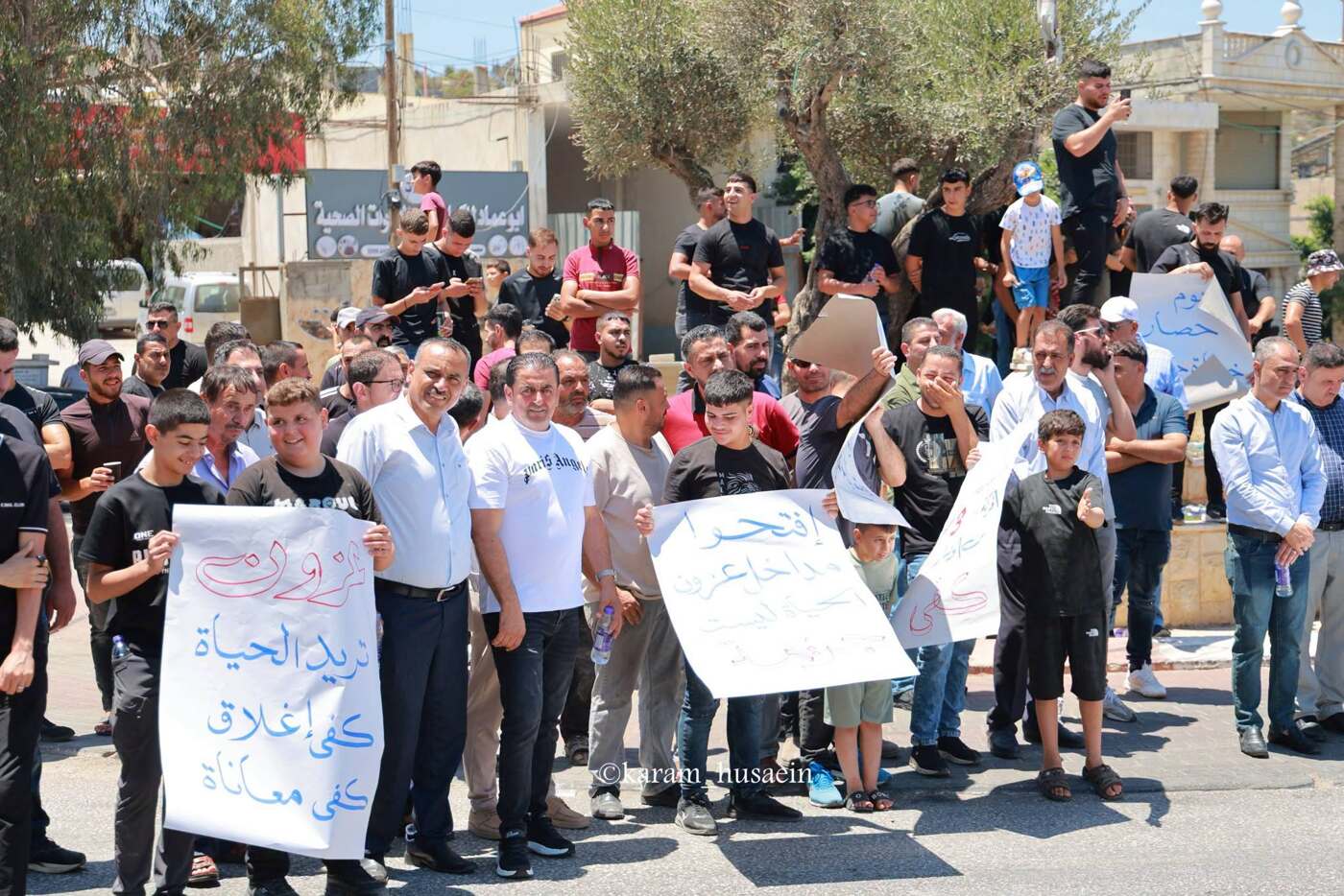 مشاركة بلدية عزون بالوقفة السلمية الاحتجاجية التي نظمت على المدخل الشمالي الرئيسي لبلدة عزون شرق قلقيلية